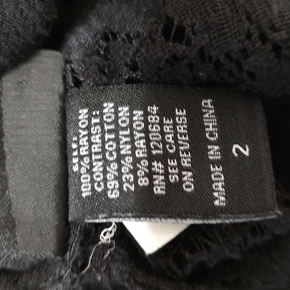 Torrid Black Sleeveless Back Button Down Lace Top Size 2 - Picture 6 of 6